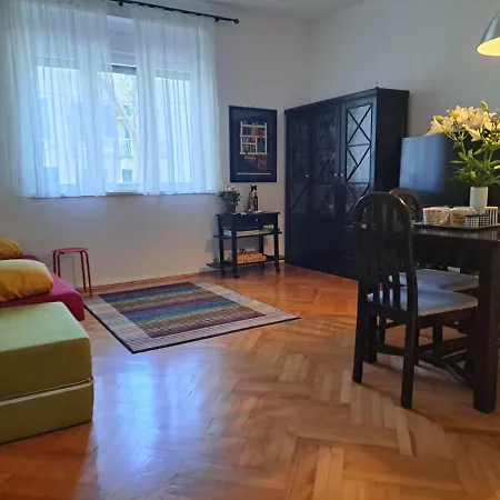 Daire Emaus Garden - Center & 2 Bth Split