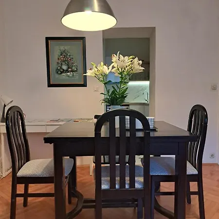 Daire Emaus Garden - Center & 2 Bth Split