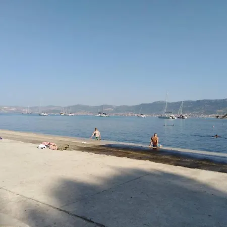 Emaus Garden - Center & 2 Bth Apartment