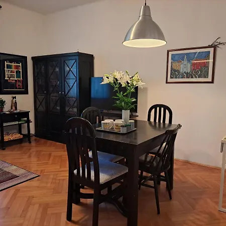 Emaus Garden - Center & 2 Bth Split