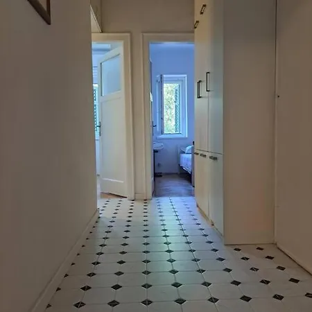 Emaus Garden - Center & 2 Bth Apartment *