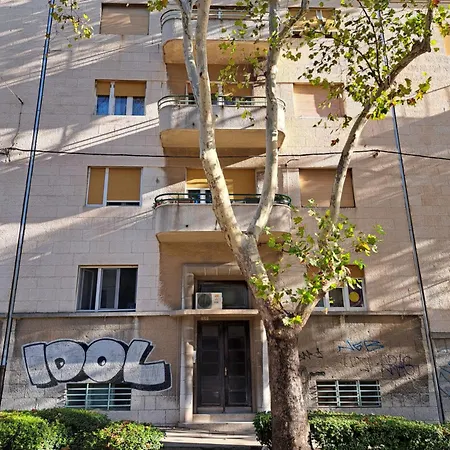 Emaus Garden - Center & 2 Bth Apartment