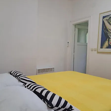 Emaus Garden - Center & 2 Bth *