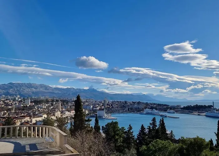 Emaus Garden - Center & 2 Bth * Split